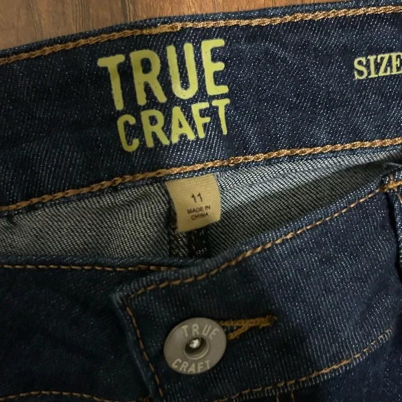 True Craft Dark Indigo Distressed Denim Bermuda Shorts Junior Size 11 - Picture 6 of 11